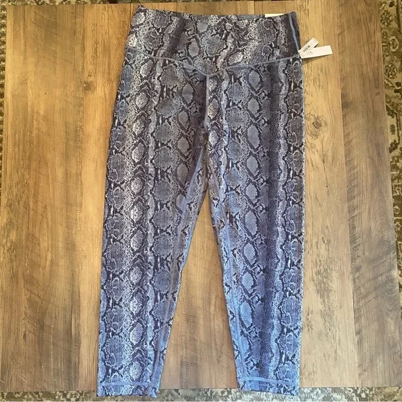 Victoria’s Secret • Navy Blue Snake Print 3/4 Length Leggings • Size 16 XL • NWT - Picture 2 of 6